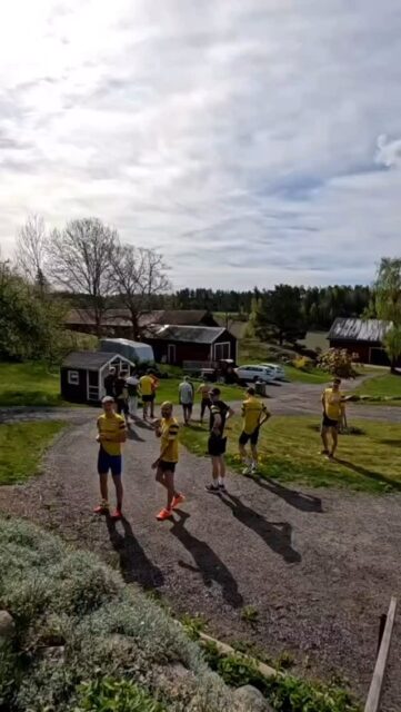 Team jog vibes before the storm 💛💙
Kevyt rullaus, hyvä fiilis ja sopivasti jännitystä ilmassa.
Juoksujalat viritetään ja suunnat terävöidään – 10MILA lähestyy!
Matkassa paras porukka, valmiina yön haasteisiin.
#MSParma #10mila #teamjog #orienteering #suunnistus #relayready #yhteishenki #nuKörVi #nightiscoming