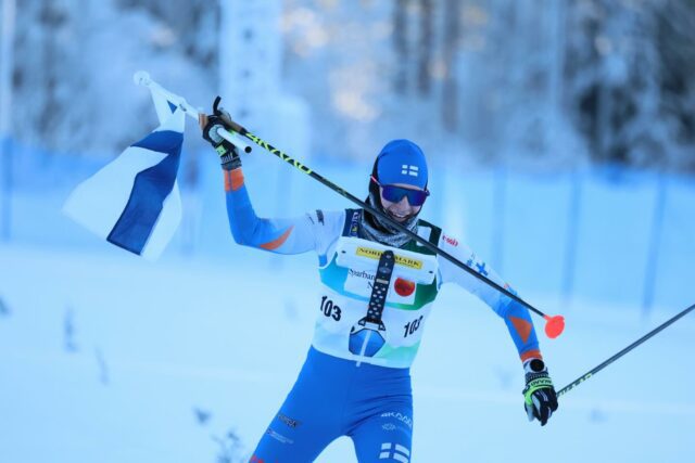 Niklas maailmancupin voittoon vaativalla keskimatkalla. 🎉💪🏼Yhteislähtönä ja hajontalenkein käydyssä kilpailussa tarkasti suunnistaminen palkittiin, sillä urasto oli teknisesti haastavaa. Aapo piti pitkään kärkipaikkaa hallussaan, mutta sortui loppupuolella virheeseen. Hyvä vire kantoi kuitenkin 3. sijaan virheestä huolimatta. 

Amanda oli vahvasti mukana taistelussa sijoituksesta kolmen joukkoon, mutta lopullinen sija oli neljäs +16 sekuntia kolmossijasta. Lotte suunnisti hienosti sijalle 7. 👏🏼

📸: Timo Mikkola