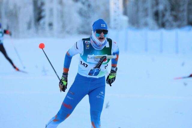 Hiihtosuunnistuksen maailmancupin toinen kierros päättyi Ruotsin Luulajassa maanantaina pitkän matkan kilpailuun.  

Väliaikalähtönä käydyssä kilpailussa palkintokorokesijat karkasivat tällä kertaa ruotsalaisille ja norjalaisille. Niklas oli parhaana suomalaisena 5. ja Aapo 6.
Naisissa Amanda oli 12. ja Lotte 21.

📷: Timo Mikkola