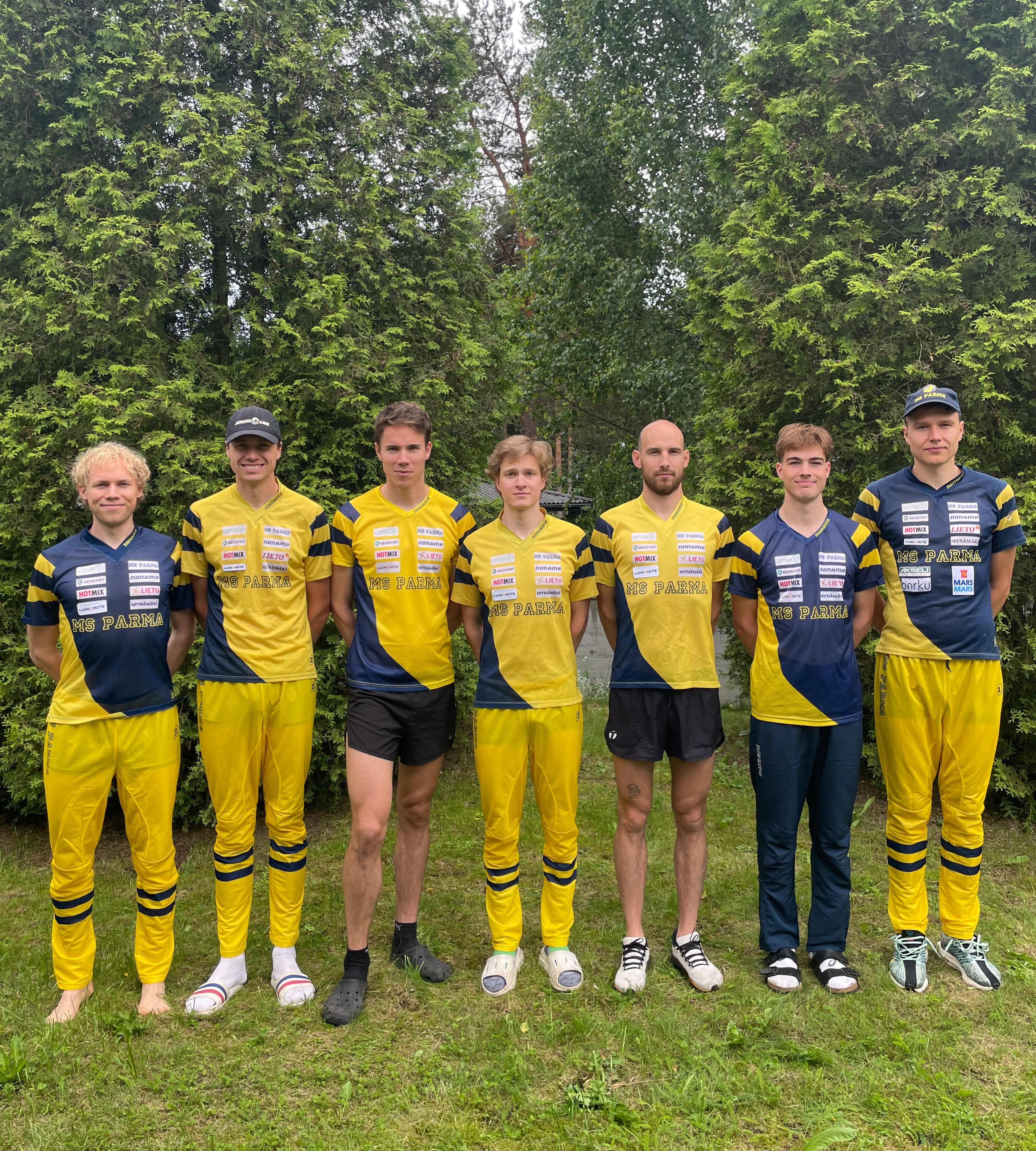 Jo perinteeksi muodostunut joukkuekuva MS Parman miesten 1. tiimistä. Kohta päästään metsään 😎