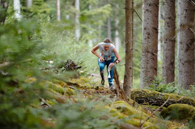 Tänään Parmalaisilta mainiota suorituksia Tšekin maailmancupin keskimatkalla!
Akseli upeasti kolmanneksi paras suomalainen ja kymppisakkiin (10.), Maija vahvasti 16. ja Marketa 25. Jürgen sijalle 46. ja Ossi Rasmus B-finaalin 8.
Vauhdikas ja tekninen rata piti pelin tiukkana loppuun asti. Muutamat haparoinnit jättivät parannuksen varaa mutta suunta on hyvä!
Huomenna viestin kimppuun! Letsgooooo❤️🔥❤️🔥
📸 @eszterkocsik_photography @wcup_czechia
#orienteering #worldcup #wcupczechia #suunnistus #maailmancup