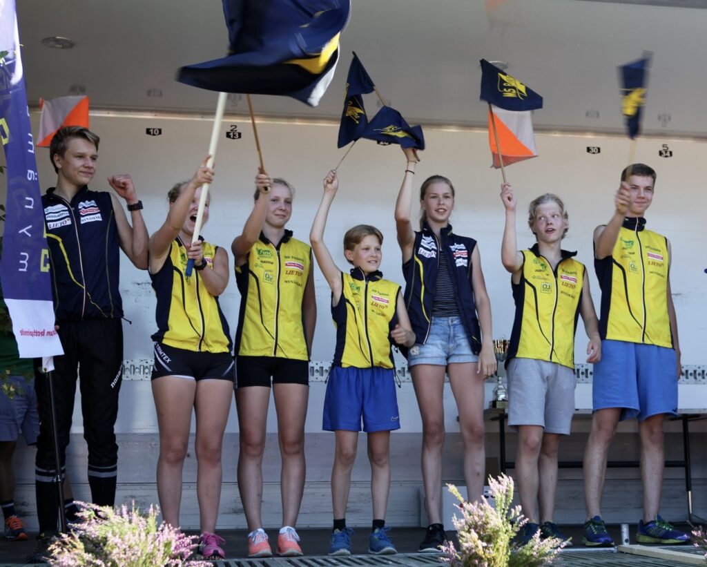 MS Parman voittajajoukkue vuoden 2015 Nuorten Jukolassa.