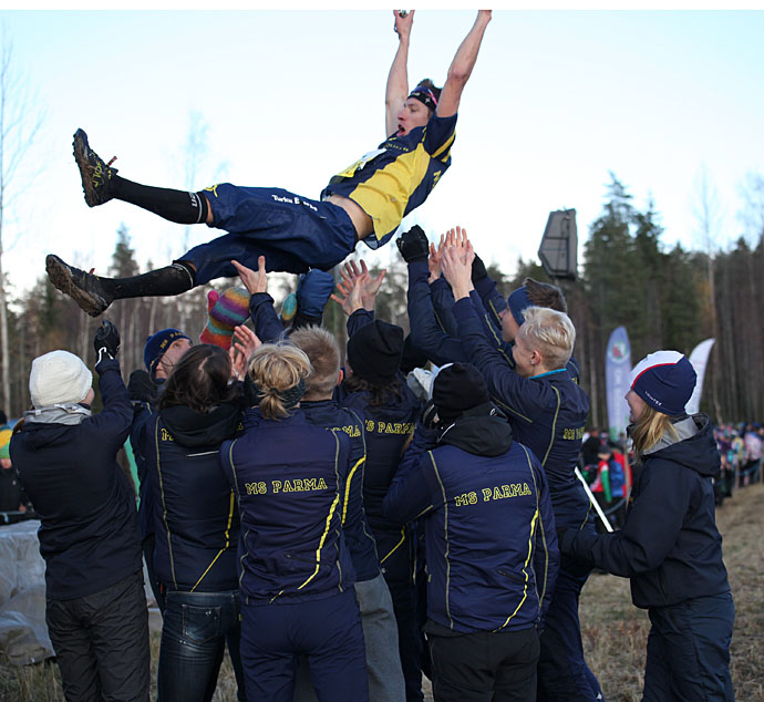 Halikkoviesti 2013 voiton juhlintaa.