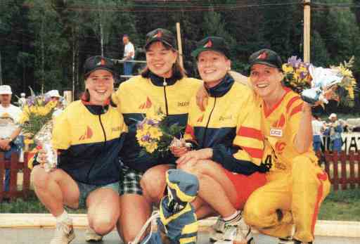 Kerava-Sipoo Jukolan 1995 Venlojen viestin voittajajoukkue Liedon Parma: Kylli Kaljus, Outi Sareila, Anniina Paronen ja Reeta-Mari Kolkkala. Kuva Markku Leinonen.